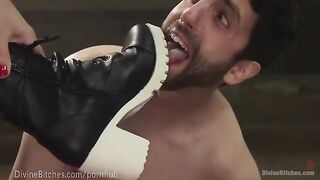 The muscled dominatrix is superior in wrestling to the slaveboy