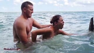 Babe has amazing sex right in the blue water