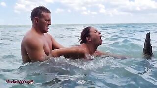 Babe has amazing sex right in the blue water
