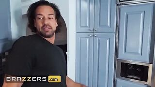 Marie cheats on her husband with her old friend and boyfriend