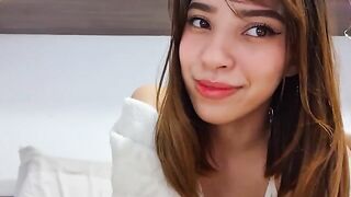 Hot girl Julie Oliver masturbates for eager boys