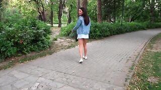 Babe has sex in the park and swallows the cum