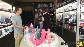 The guy led the sex shop girl to his house under pretenses