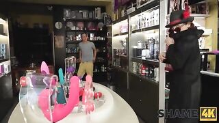 Older woman becomes sex addicted after meeting a guy from Shame4K