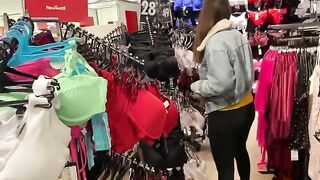 Shopping at ChihuahuaSU ends with a hot toilet session in the gallery
