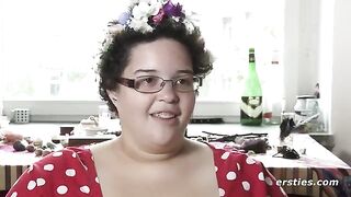 Amateur girl masturbates her shaved pussy with fingers