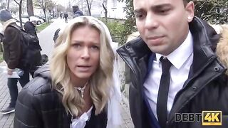 The collector has sex with the blonde in front of her future husband