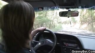 Old granny gets her pussy smashed after giving a blowjob