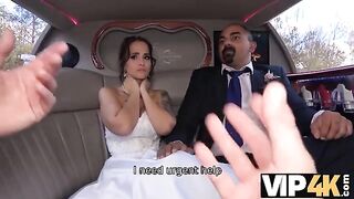 A bride allows her husband to watch her getting anal in the car