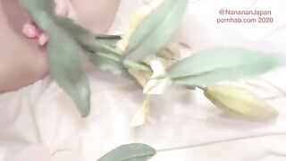 Bukkake and blowing while putting flowers in the ass of a Japanese girl