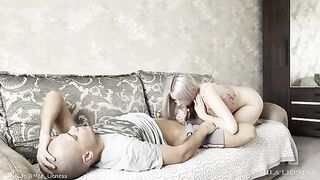 Brother doesn’t get up in the morning? The stepsister will help him with intimacy