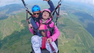 Sexx Sexxx has an extreme squirting orgasm while paragliding over the sea