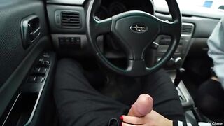 A fan met his idol and got his dick sucked in the car