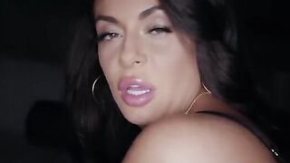 The hottest ass-gapping action with voluptuous MILF Kiki in HD