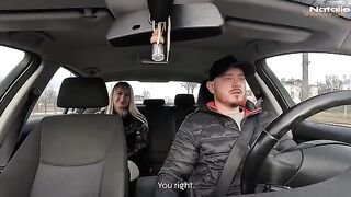 A hot girl got into the taxi and agreed to have sex right there