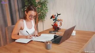 Squirt while learning Spanish with a hot solo girl