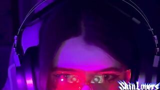 A gamer girl got fucked hard and came on the first close-up