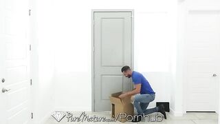 Busty MILF Brandi Love gets her pussy railed by a big-dicked mover