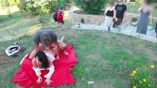 Babe fucked by a stranger on the meadow and received cumshot