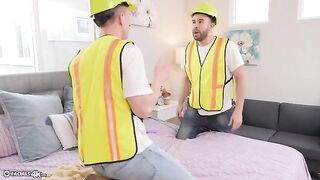 Petite Asian beauty Lulu Chu shows appreciation to movers with her face