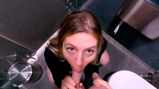 A thief tried to steal something from a shop, but he got fucked in the toilet