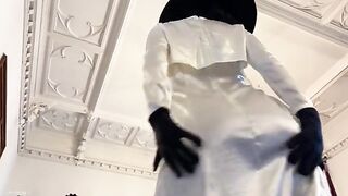 Resident Evil Village cosplay with intense Lady Dimitrescu action