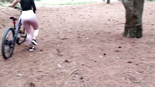 I found a beautiful girl in the middle of nature and we fucked