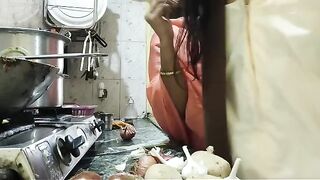 Two guys fucked an Indian babe in a steamy Mumbai threesome