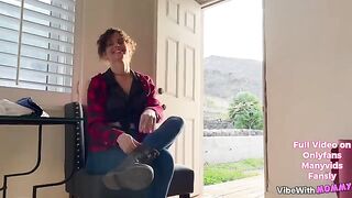 The Jewish girl from the countryside is crying and asking for help