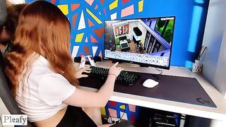 The gamer girl was playing Sims 4 when her boyfriend wanted to fuck her