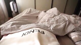 The guy gave stepsister panties and asked for sex in return