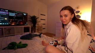 Instead of playing, the girl got a great cock and squirt