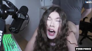A girl made a streamer cum, doing something proper for once