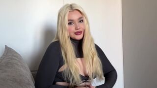 A cheating blonde got fucked by a delivery guy in the bath