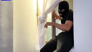 The masked thief broke into the house of the Colombian MILF Lina Henao