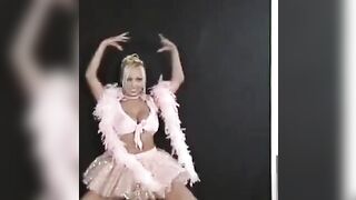 Russian beauty knows how to dance and fuck