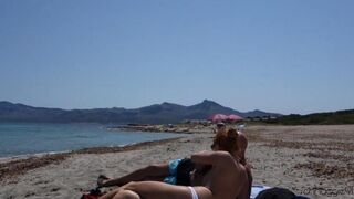 Blowjob in public beach with a complete stranger - Eporn