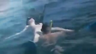 Two aqualangists fucked at the bottom of the sea