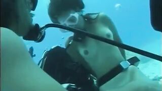 A man fucked a girl with a hairy pussy underwater in the pool