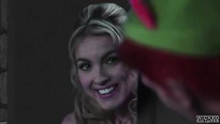 The cute Keira Nicole fucks with a man named Peter Pen