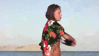 The member shows the girl on the naked beach