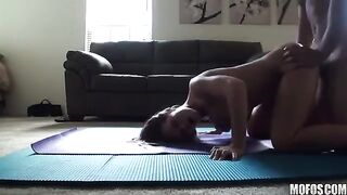 A hot guy fucks his sister at home, a steamy homemade scene