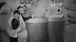 Sexual women have fun with two guys in an ancient scene from the 30s