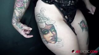 Inked babe Payton Preslee gets her huge boobs covered with cum