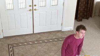 I met a guy in the bedroom and was ready for sex