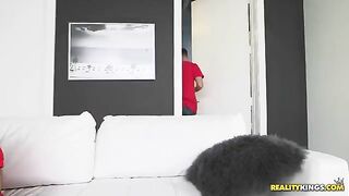 A man harshly fucked a beauty in the shower