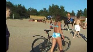 A guy shoots his cum on the tits of a girl on the beach