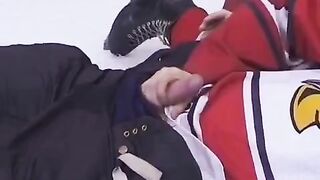 The fan gave the hockey player to fuck her in anal after the game