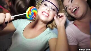 The woman did not lag behind in sex with many guys