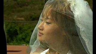 A guy fucked an Asian beauty on the tennis court for passion
